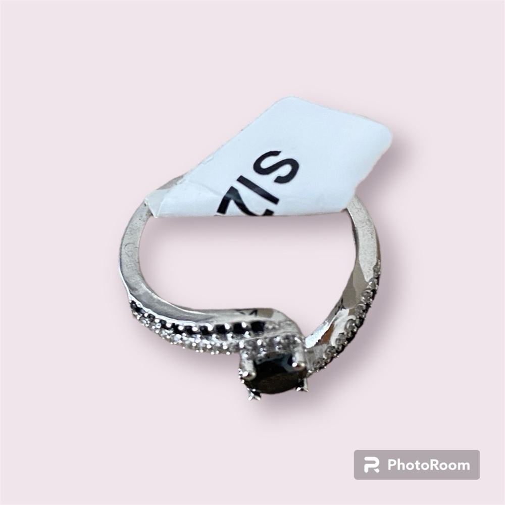 Charmed Aroma Black and White Size 8 Sterling Silver 925 Ring
